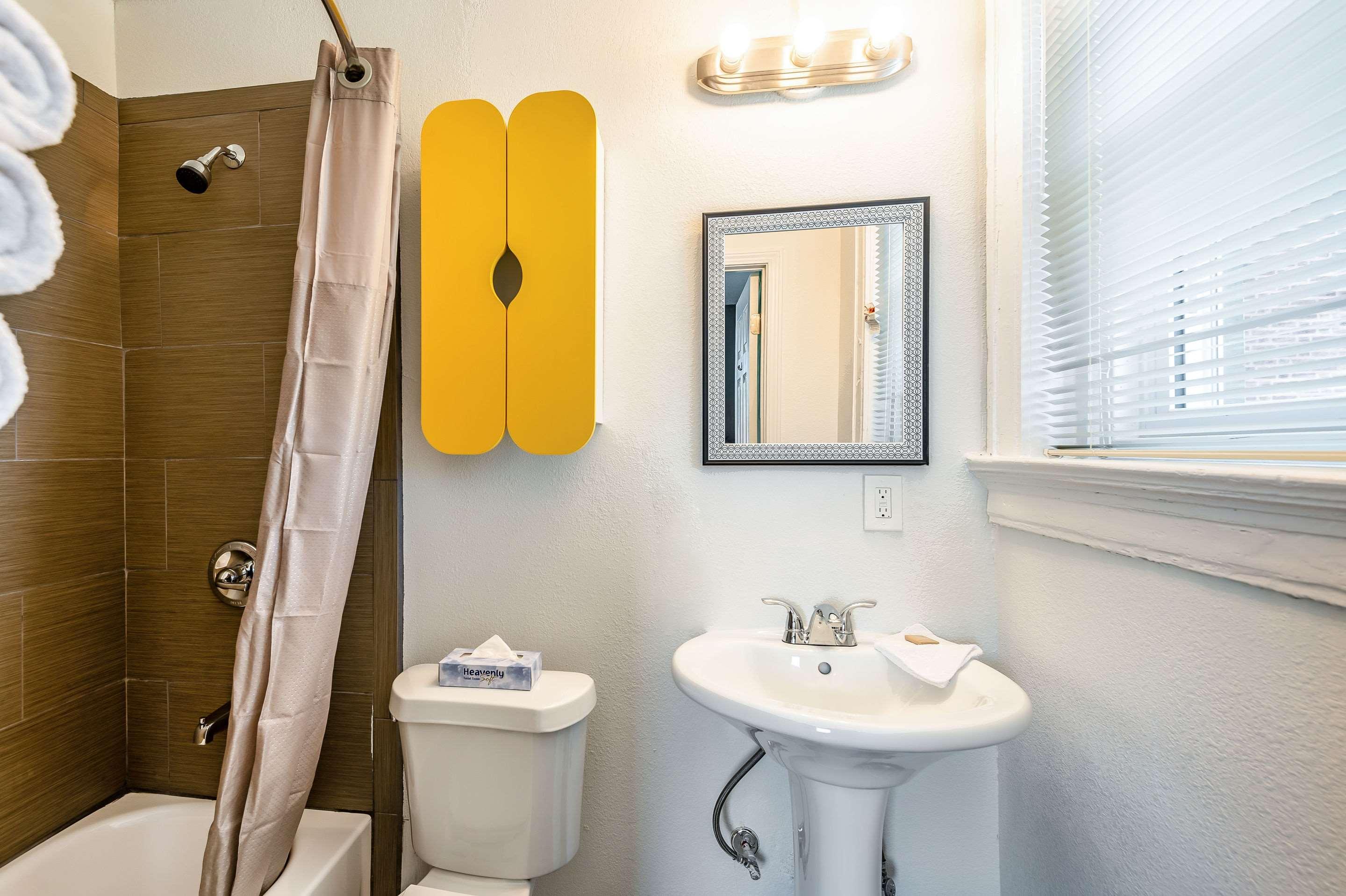 Quality Inn & Suites Kansas City Downtown Bagian luar foto