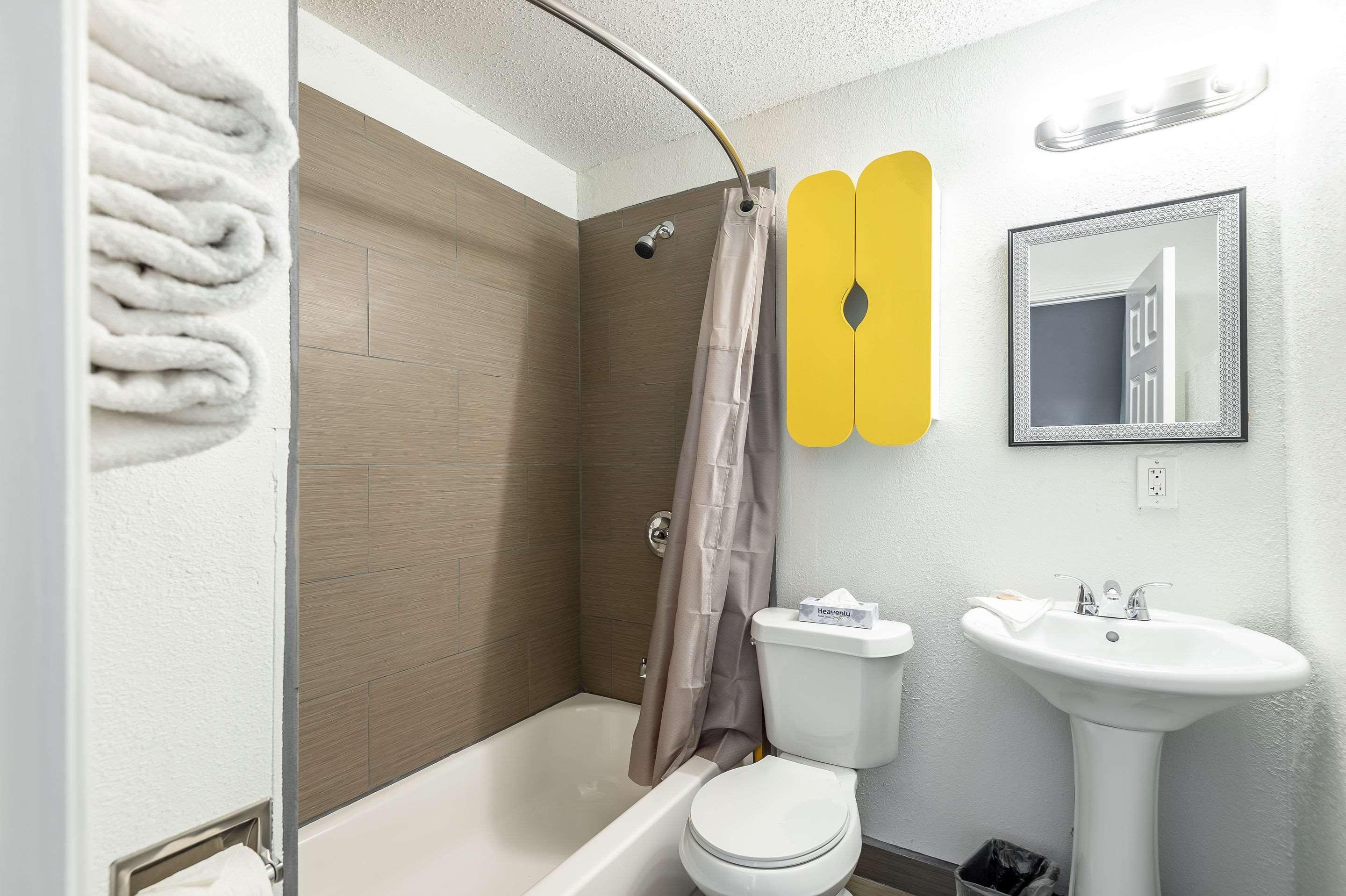 Quality Inn & Suites Kansas City Downtown Bagian luar foto