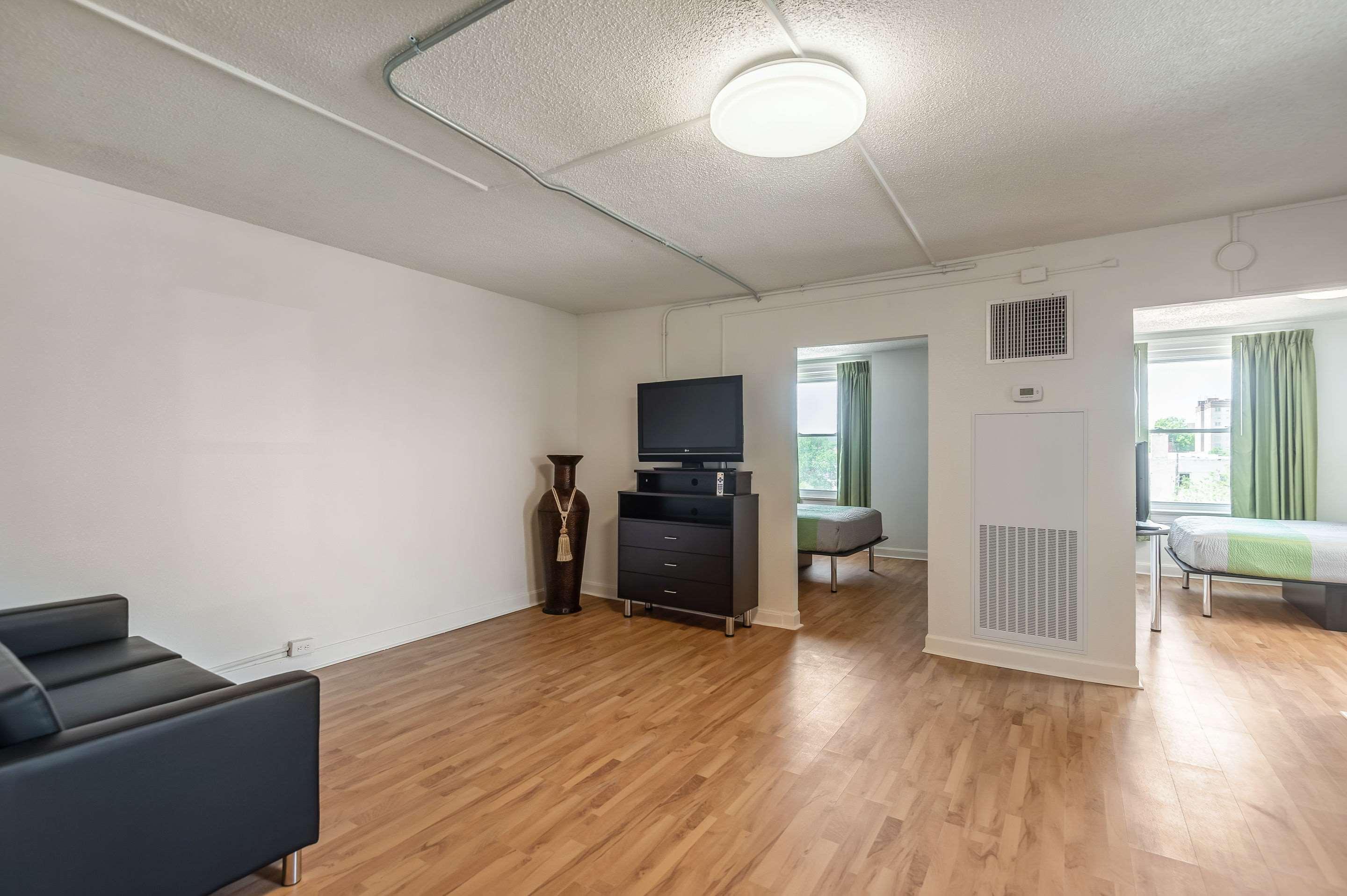Quality Inn & Suites Kansas City Downtown Bagian luar foto